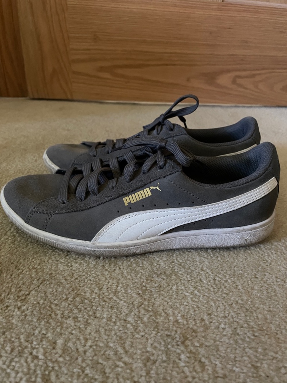 Puma Women’s Low-Profile Gray Sneakers with White Formstrip - Size 7.5M